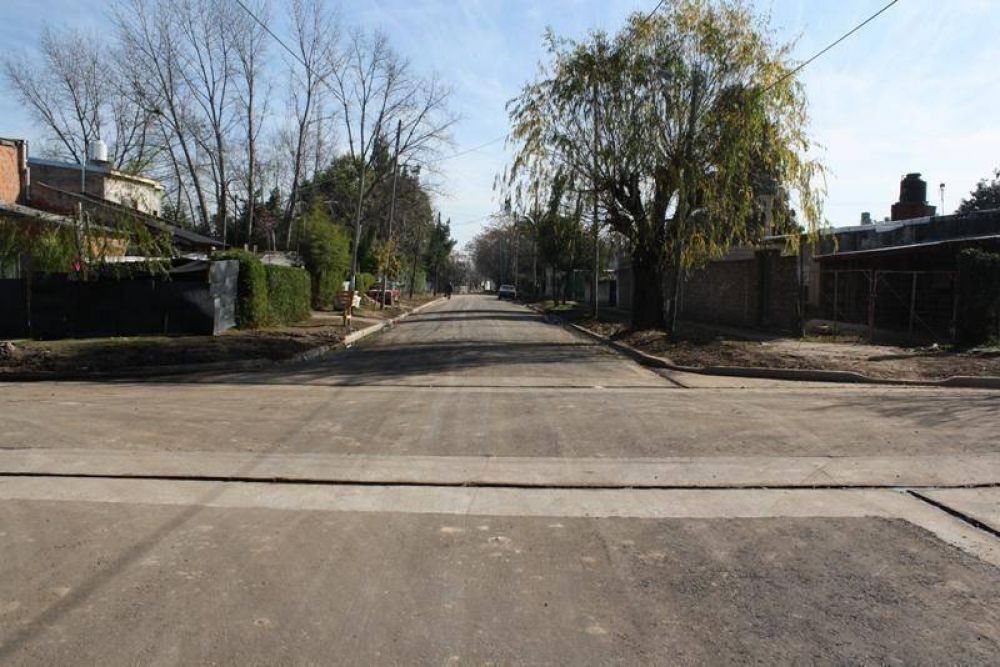 ESCOBAR - AVANZAN LAS OBRAS DE ASFALTO EN GARIN