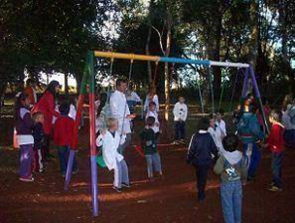 Campo Grande: Habilitaron un parque infantil en una escuela rural