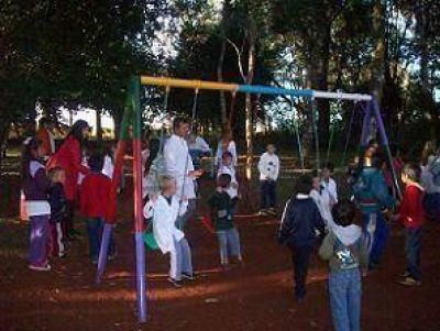 Campo Grande: Habilitaron un parque infantil en una escuela rural
