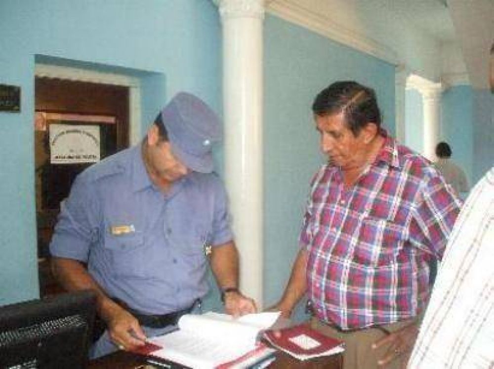 Polic�as reclaman urgente recomposici�n salarial