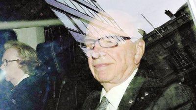 Presionado, Murdoch declarar� el martes ante el Parlamento brit�nico