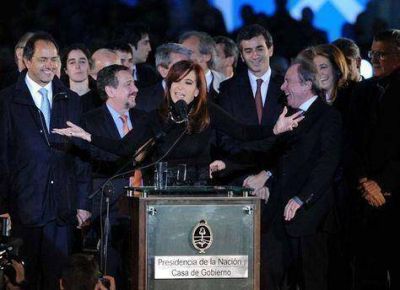 Cristina inaugur� Tecn�polis y le hizo un gui�o a Garc�a