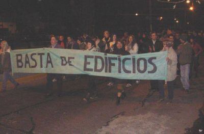Vecinos de San Andr�s reclamaron frente a la casa de Ricardo y Daniel Ivoskus