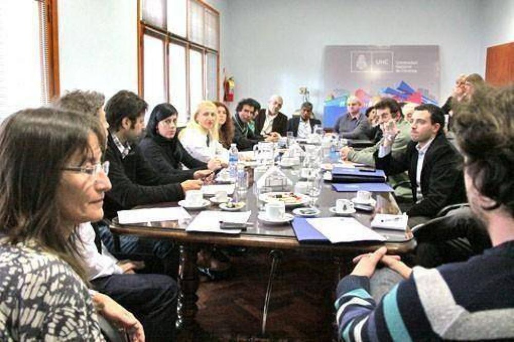 De la Sota acept� participar del debate organizado por la Universidad Nacional