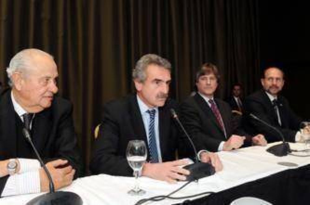 Amado:"Agust�n le puede dar un giro a Santa Fe"