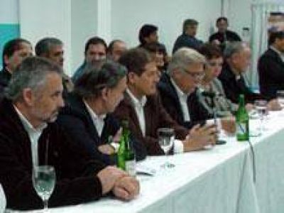 Con cr�ticas a la Justicia y los gremios, Soria present� candidatos de Viedma