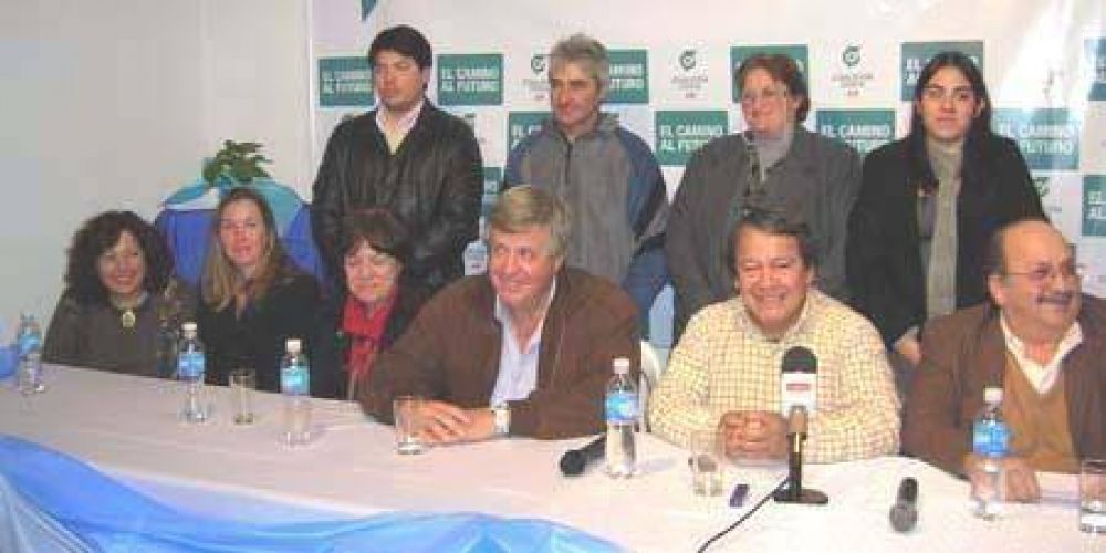 Presentaci�n de lista con el respaldo de H�ctor "Toti" Flores