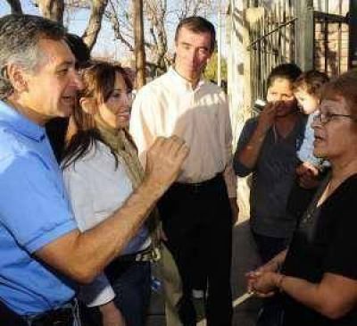 La doble campa�a obliga a los partidos a ahorrar