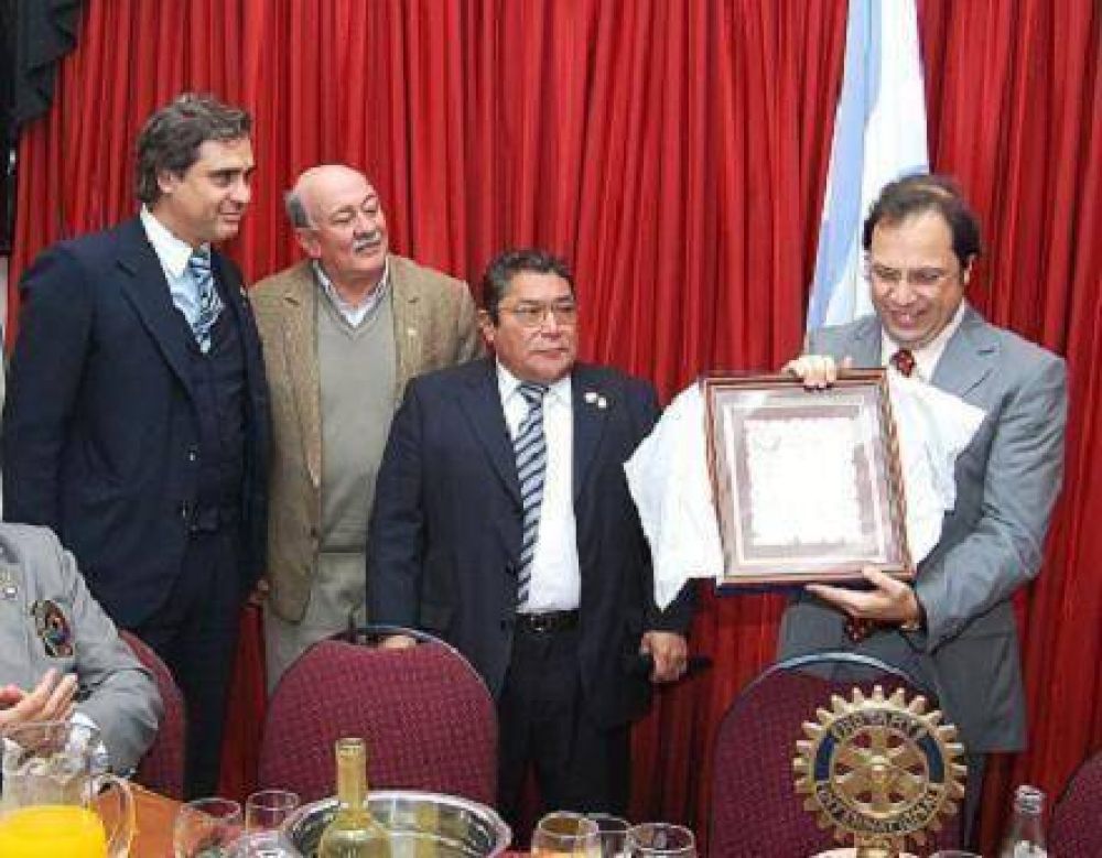 El intendente Giustozzi fue distinguido por el Rotary Club  