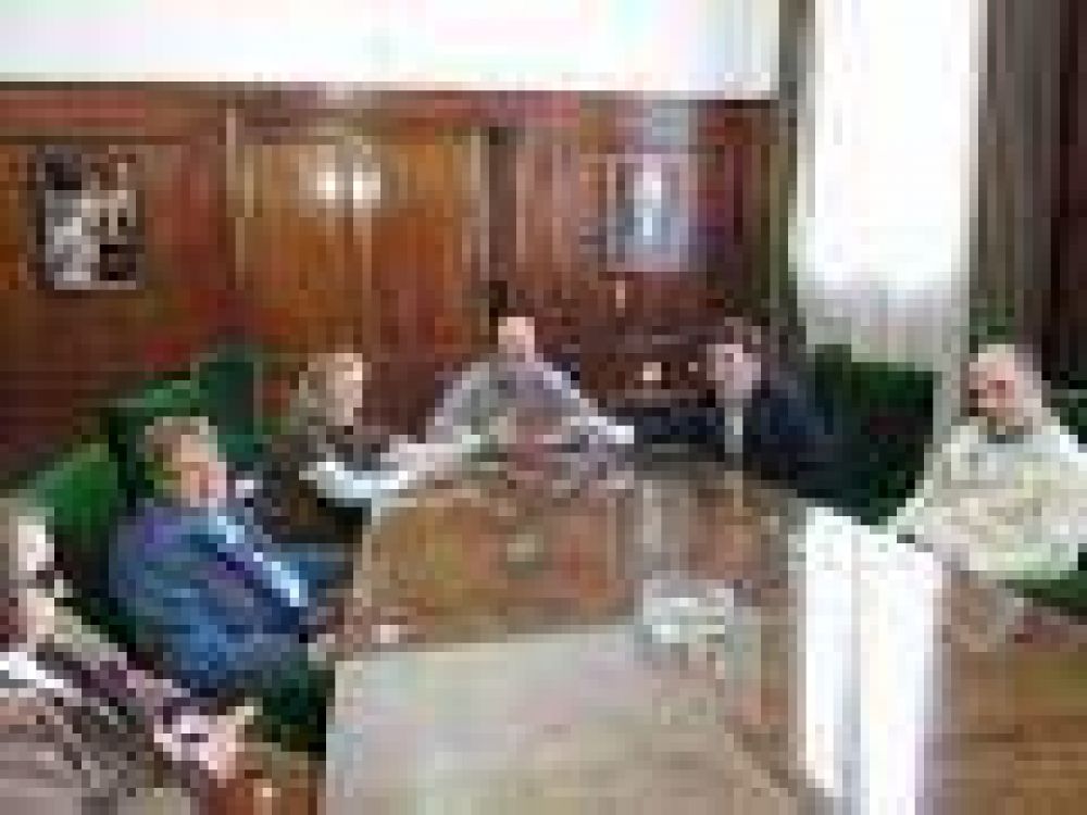 Se entreg� un subsidio al Centro de Jubilados