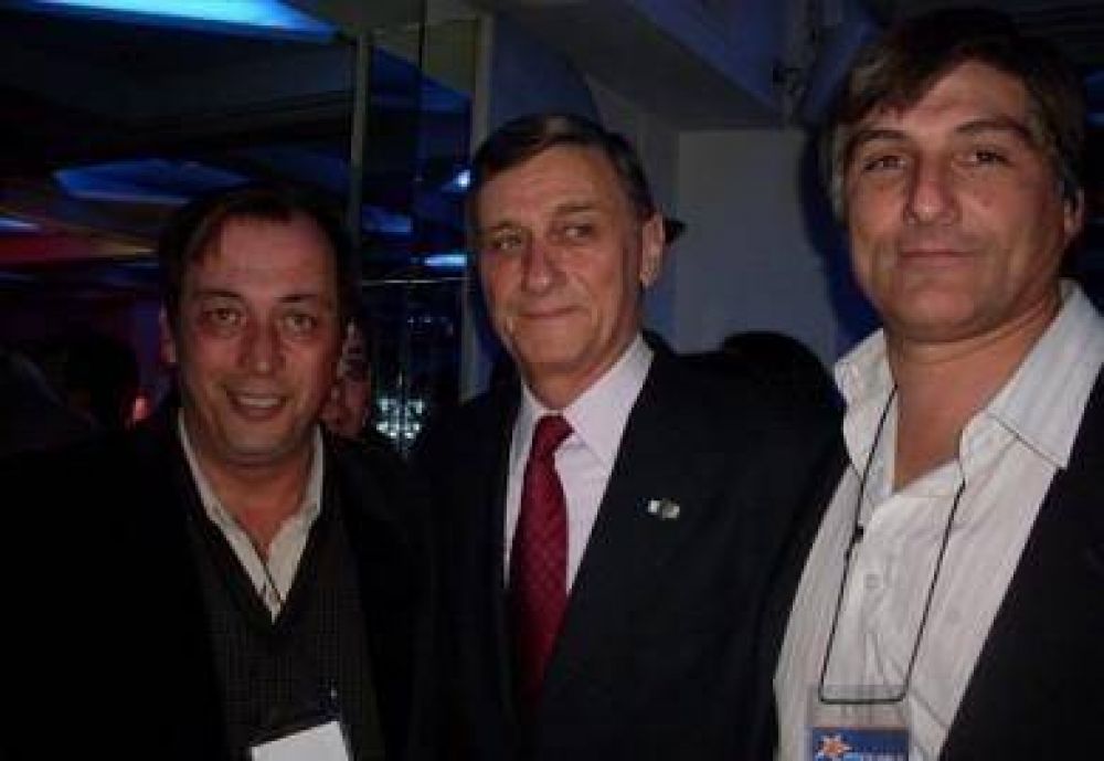 Candidatos socialistas de Luj�n, junto a Binner 
