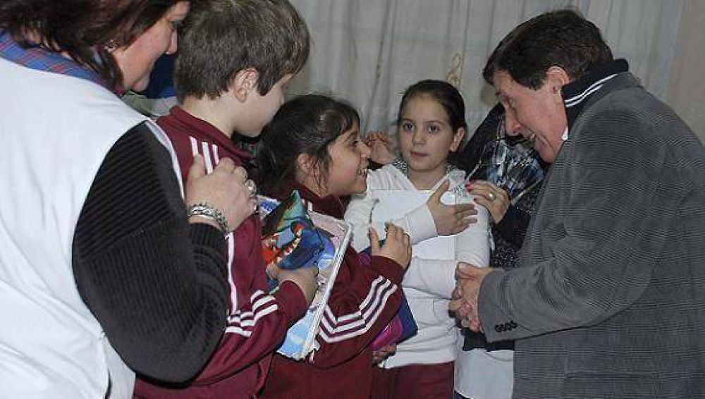 D�AZ P�REZ DIALOG� CON LOS ALUMNOS DE CUARTO GRADO DEL COLEGIO SANTA FAZ