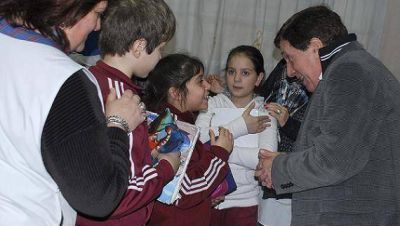 D�AZ P�REZ DIALOG� CON LOS ALUMNOS DE CUARTO GRADO DEL COLEGIO SANTA FAZ