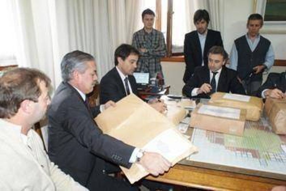 Con cuatro propuestas se licit� la obra de terminaci�n del Complejo Federaci�n 