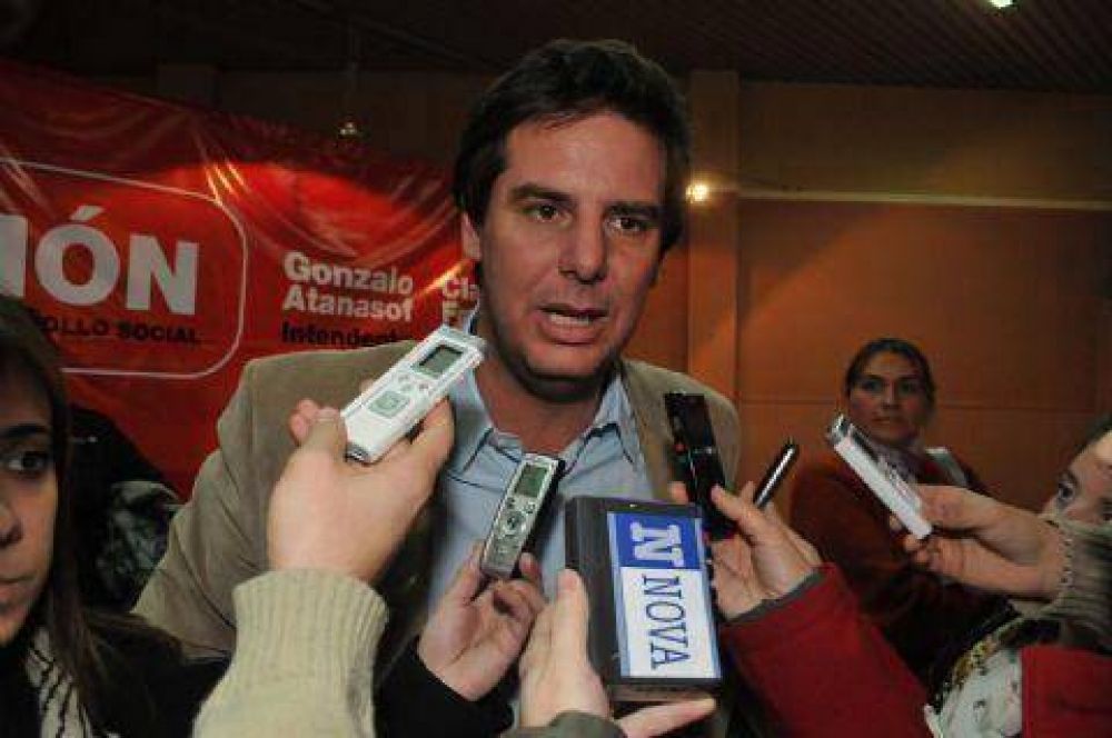 Gonzalo Atanasof: "Vamos a ganarle a Panella, pero tambi�n a Bruera y a Scioli"