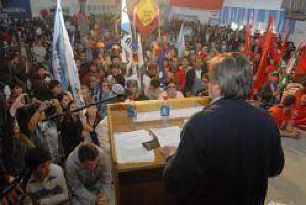 En Villa Aguirre, Auza recibi� un importante apoyo en la presentaci�n oficial de la Lista 2