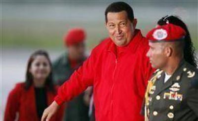 Presionado, Ch�vez delega poderes antes de viajar a Cuba