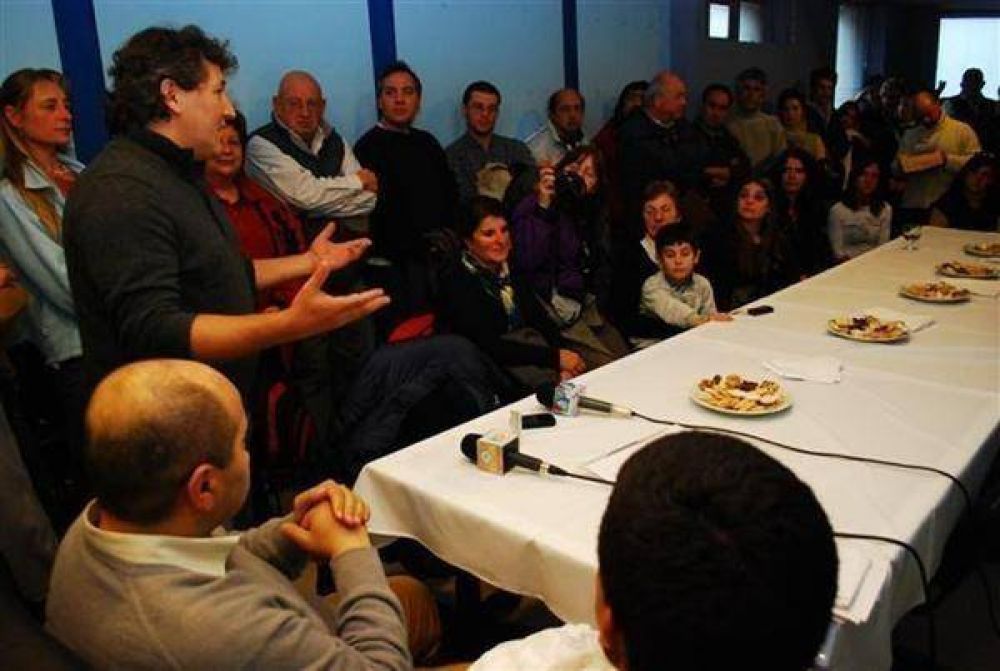 Firmaron convenio con gu�as de turismo
