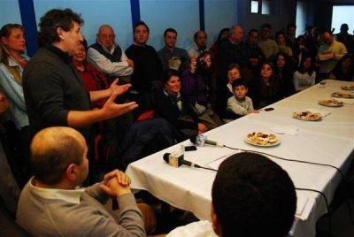 Firmaron convenio con gu�as de turismo