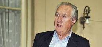 Figuras del duhaldismo celebran que Reutemann se postule a presidente.
