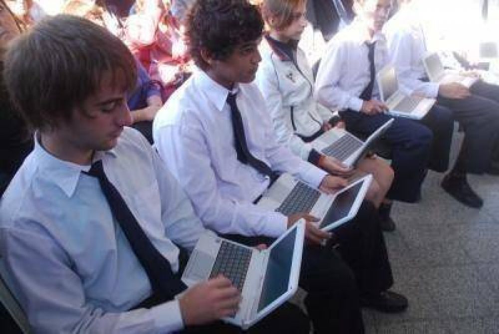 Preparan la entrega de unas 2 mil netbooks en colegios de Formosa