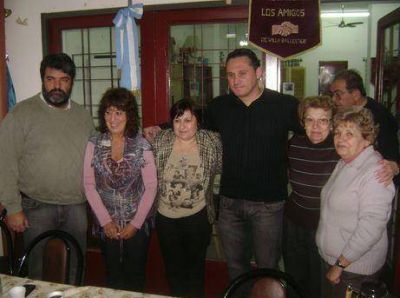 A un mes de las primarias, Oca�a recorri� San Mart�n junto a Areses