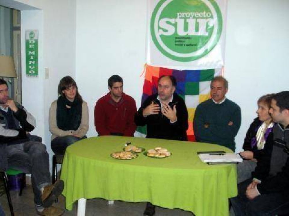 Proyecto Sur present� sus candidatos y el plan �Tren+Tierra=Trabajo�