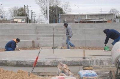 Realizan trabajos de mejoramiento en los barrios Santa Elena y Santa Magdalena