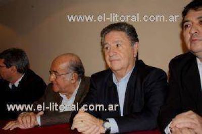 Duhalde en Corrientes, con sus alfiles y una agenda de asuntos estrat�gicos