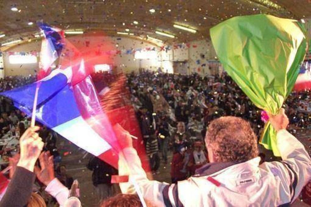 Juan Pereyra cerr� su campa�a por la reelecci�n aclamado por el p�blico