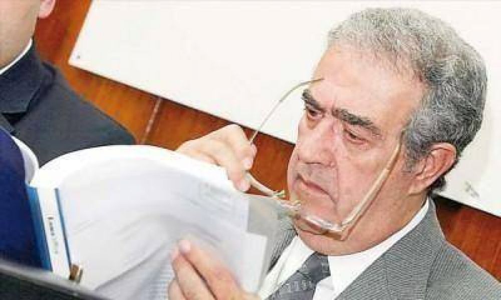 El fiscal de Estado pidi� licencia y peg� un faltazo a la Legislatura