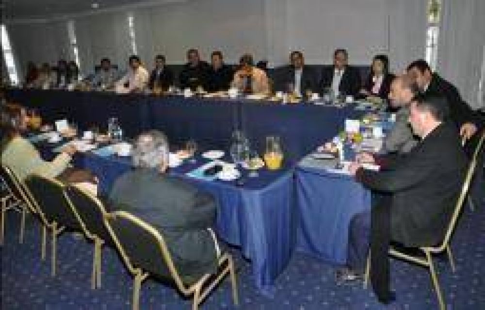 Tineo apuesta a fortalecer el amplio sector cooperativista de la provincia