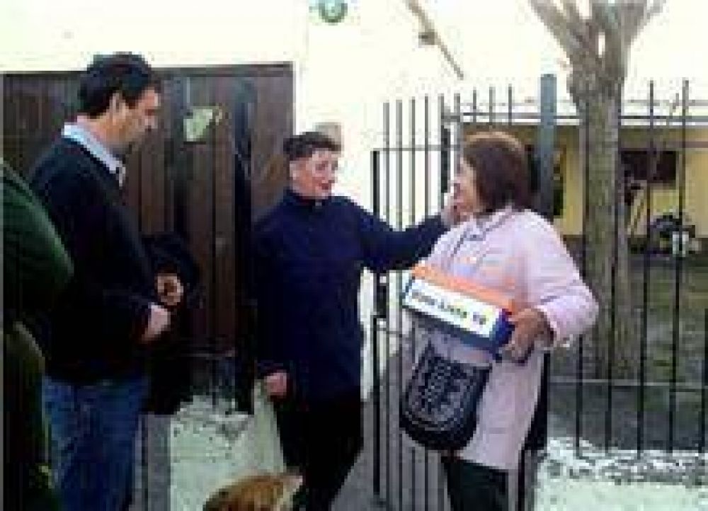 El precandidato Cristian Bogetti recorri� el barrio Loreto