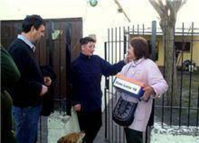 El precandidato Cristian Bogetti recorri� el barrio Loreto