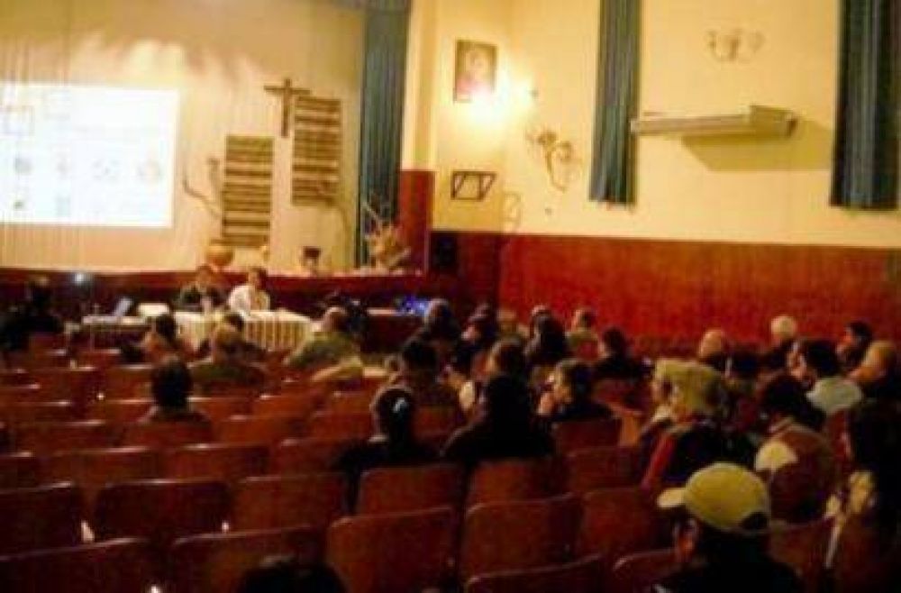 Exponen avances de la UNaF en contenci�n a originarios
