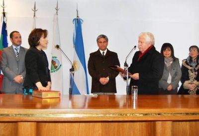 Asumi� Teresa Nigra en el Ministerio de Salud