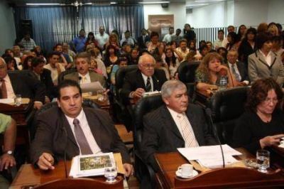 Cualquier chispa enciende la campa�a en el recinto