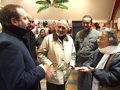 Sabbatella dialog� con los vecinos y defendi� al gobierno nacional