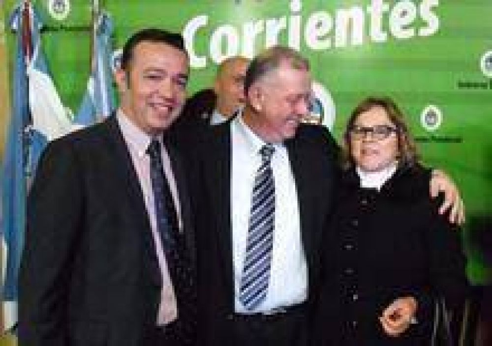 Adjudicaci�n de obras y teleconferencia con gestos pol�ticos llamativos