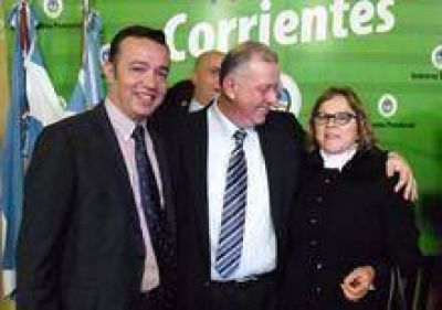 Adjudicaci�n de obras y teleconferencia con gestos pol�ticos llamativos