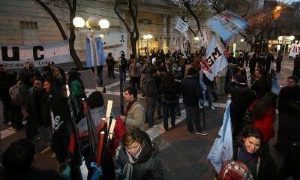 DERECHOS HUMANOS Agrupaciones juveniles pidieron la destituci�n inmediata de Otilio Romano