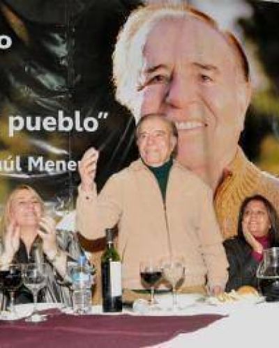 Menem ningune� a sus cr�ticos y elogi� la gesti�n de Beder Herrera