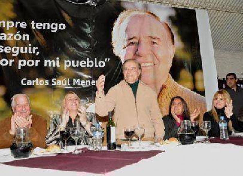CARLOS MENEM VOL� COMO LAS �GUILAS Y LE CONTEST� A QUINTELA  