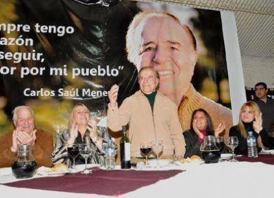 CARLOS MENEM VOL� COMO LAS �GUILAS Y LE CONTEST� A QUINTELA  