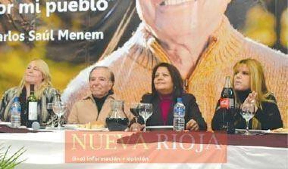 Carlos Menem neg� que lo obliguen a ser candidato   