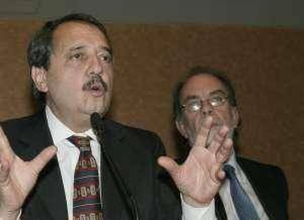 RICARDO ALFONS�N:"A los sanjuaninos les prometo respetar el federalismo"