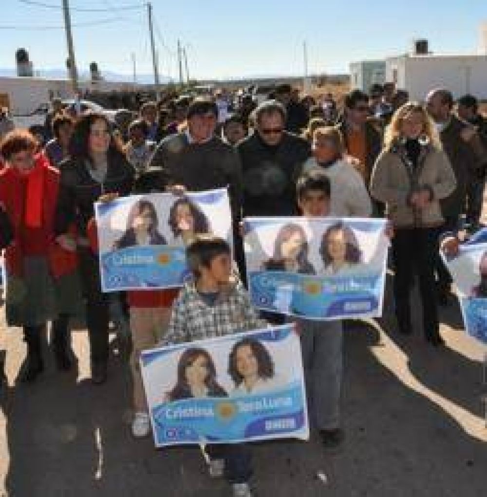La lista oficialista celebra ser la �nica que lleva en su boleta a Cristina Kirchner