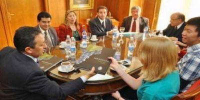 Estudiantes norteamericanos se reunieron con Jaque por un plan para potabilizar agua en Malarg�e