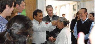 Salud P�blica entrega 200 anteojos en el Barrio Monta�a 