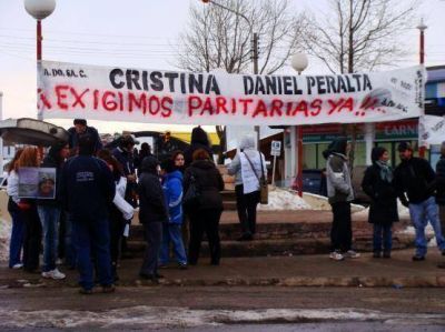 ADOSAC exige paritarias a horas de la visita de la Presidente